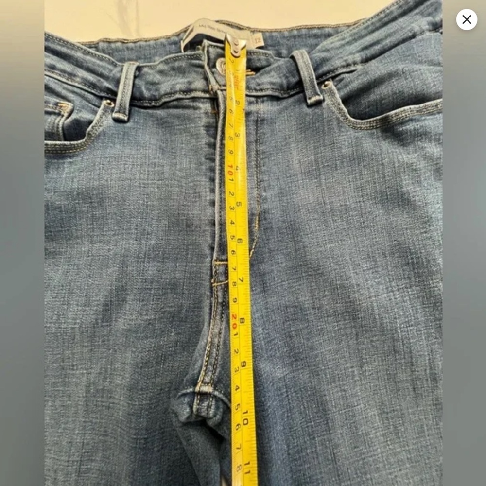 Levi Strauss Mid Rise Skinny Jeans - Picture 3 of 8